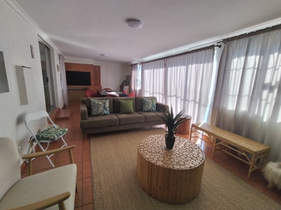 To Let 4 Bedroom Property for Rent in Brandwag Western Cape